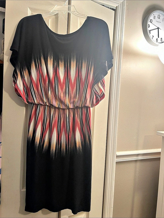 Maggy London Dresses & Skirts - Maggy London Abstract Print Maxi Dress in Black & Red Like New